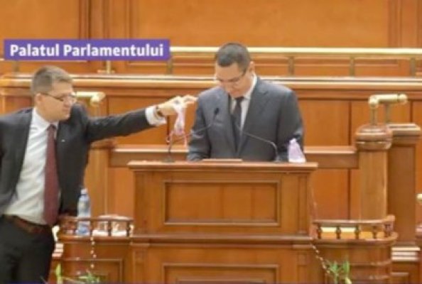 Incident în Parlament: Ponta, întrerupt de Neamţu în timpul discursului